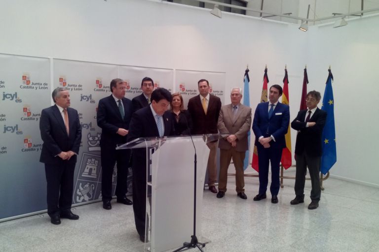 El 27 de marzo del 2015 en León: Firma de adhesión del Ayuntamiento de León; y Ayuntamiento de Chozas de Abajo, (León).